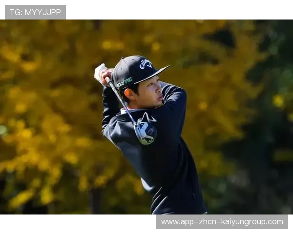 中国高尔夫球员许赢夺得女子中巡个人第三冠，许亚军高尔夫