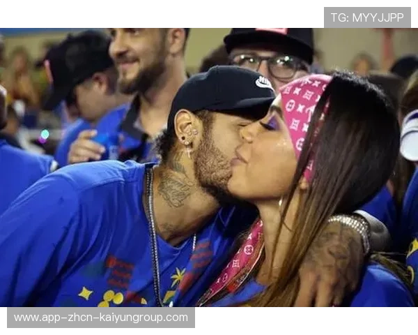 内马尔被拍与流行歌手亲密互动画面引猜测